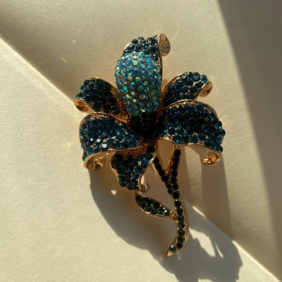 STUNNING flower pendant - Picture 8 of 14
